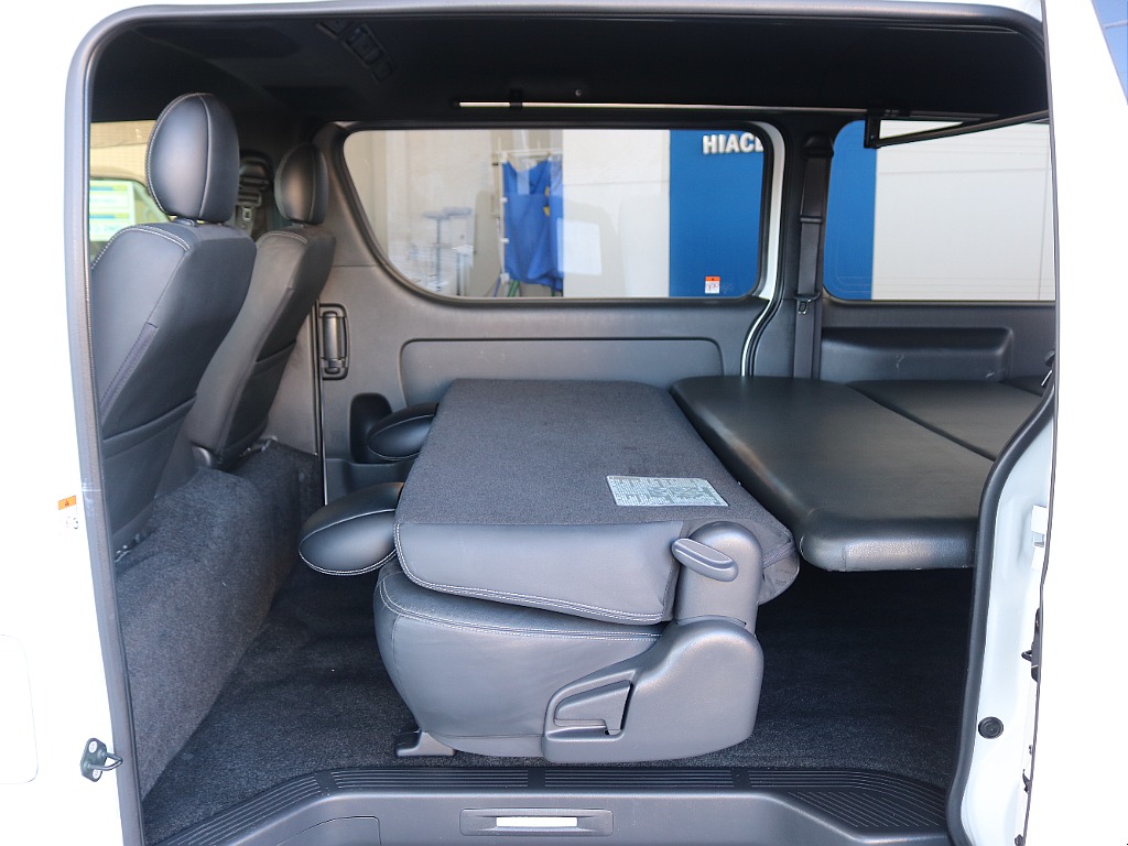トヨタ ハイエースバン(9枚目)