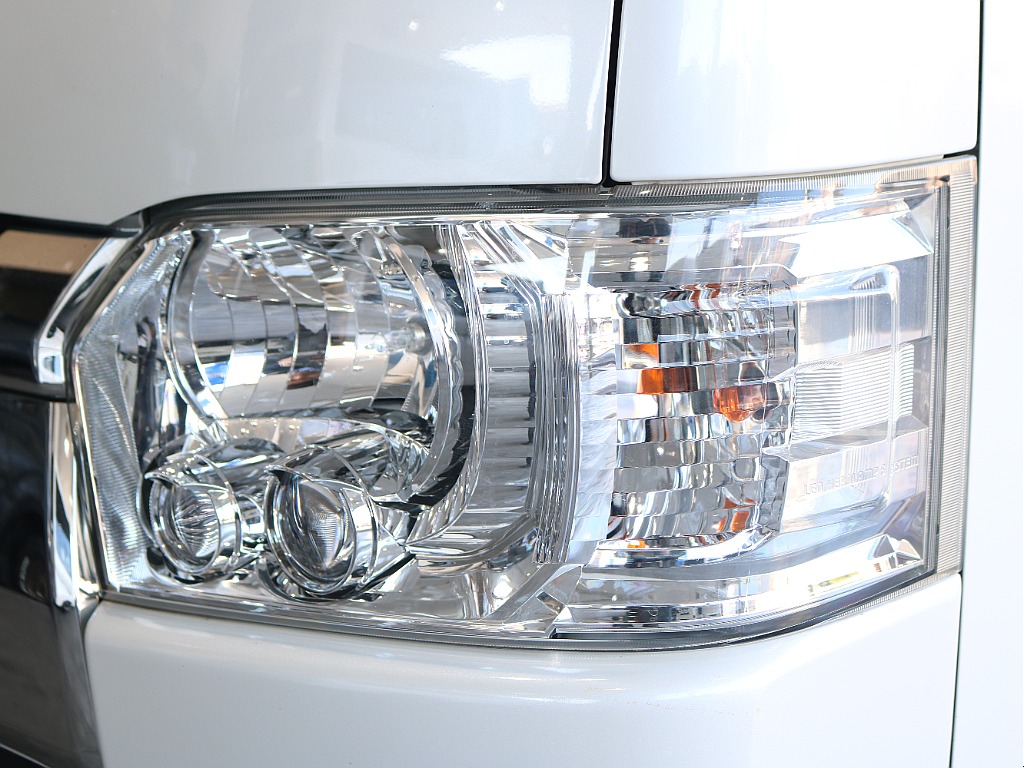 LEDヘッドライトなので夜間も安心して走行可能です☆☆