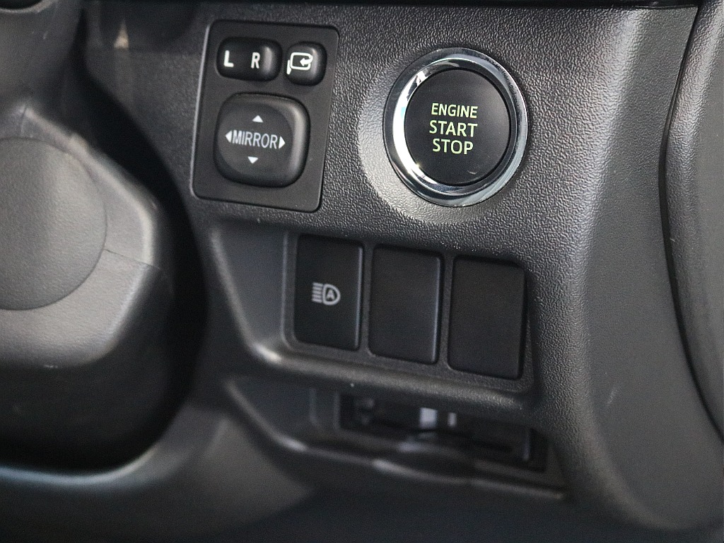 プッシュスタート付きなのでエンジンの始動もすむーず