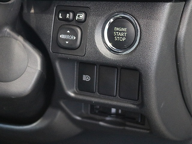 プッシュスタート付きなのでエンジンの始動もすむーず