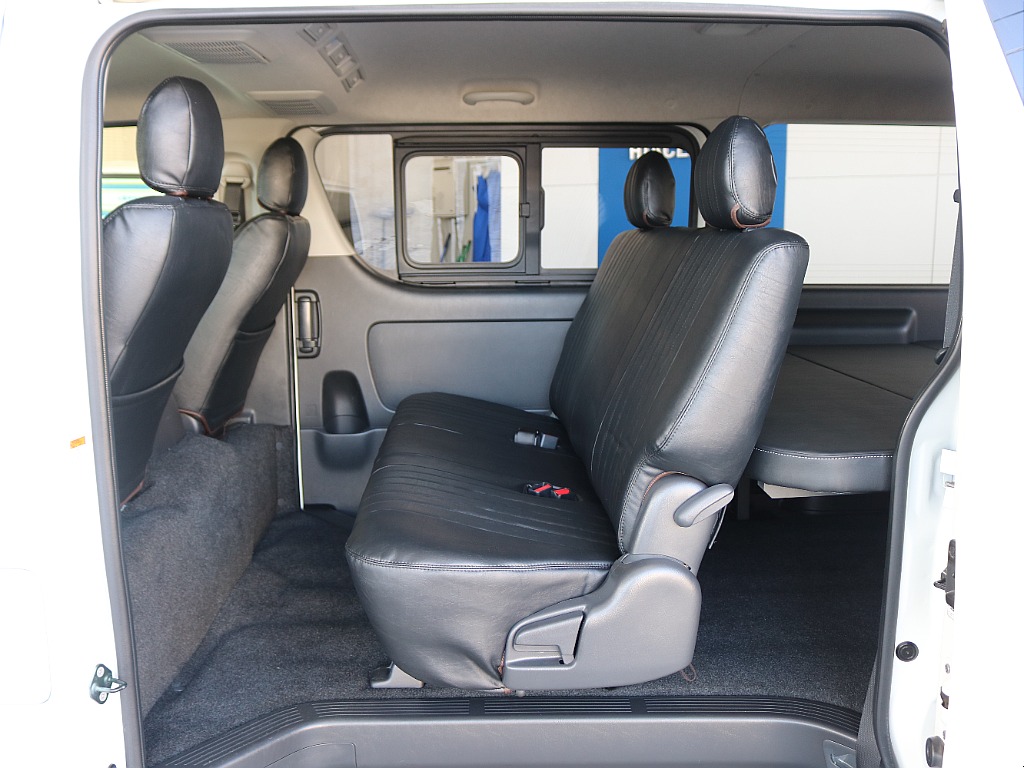 セカンドシートは3人掛けになります☆☆