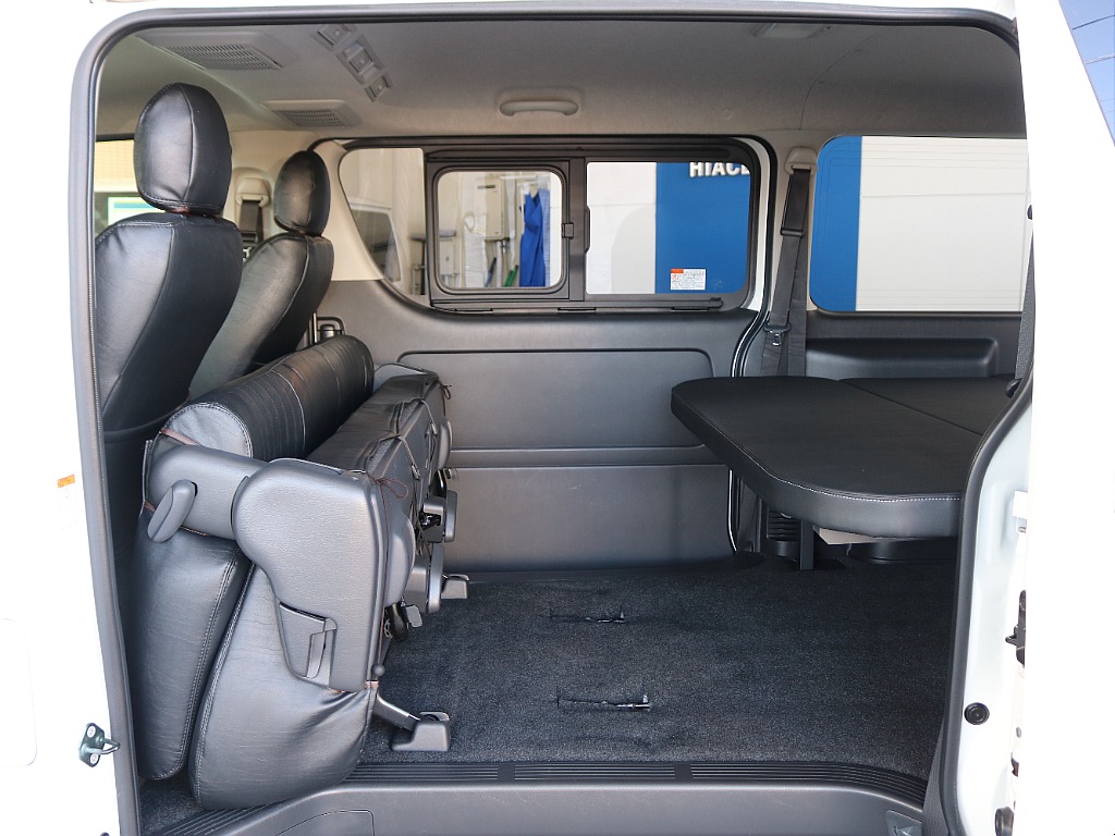 セカンドシートは跳ね上げ可能です♪♪