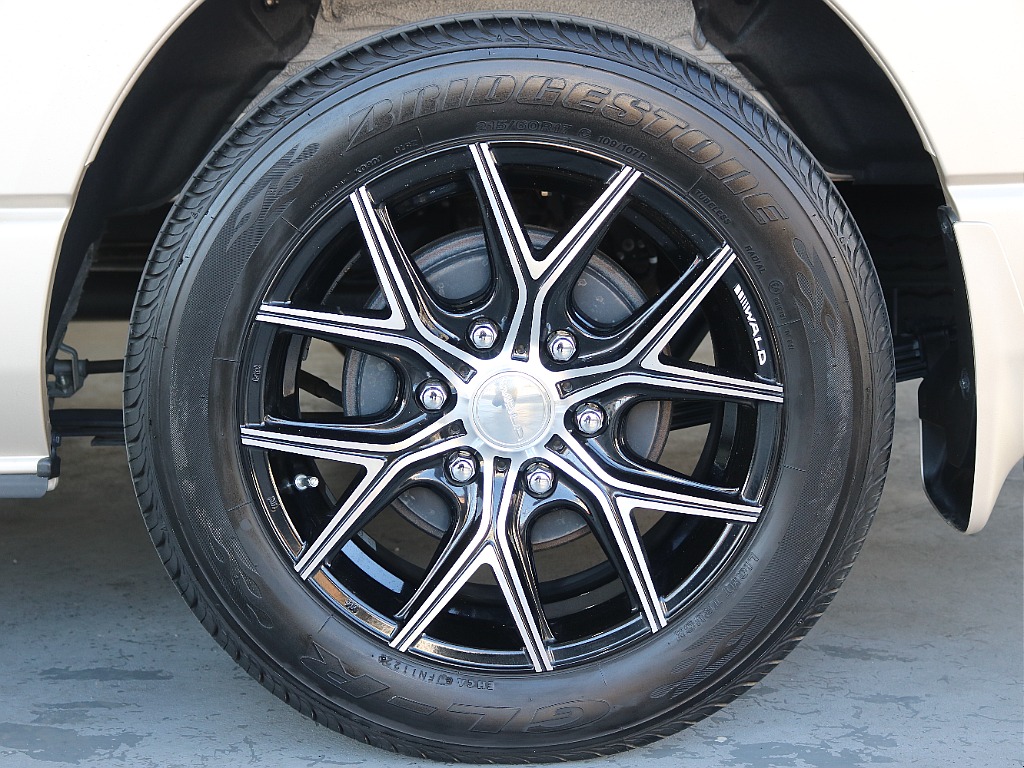 WALD17インチAWにブリジストンGL-Rの組み合わせになっております☆☆