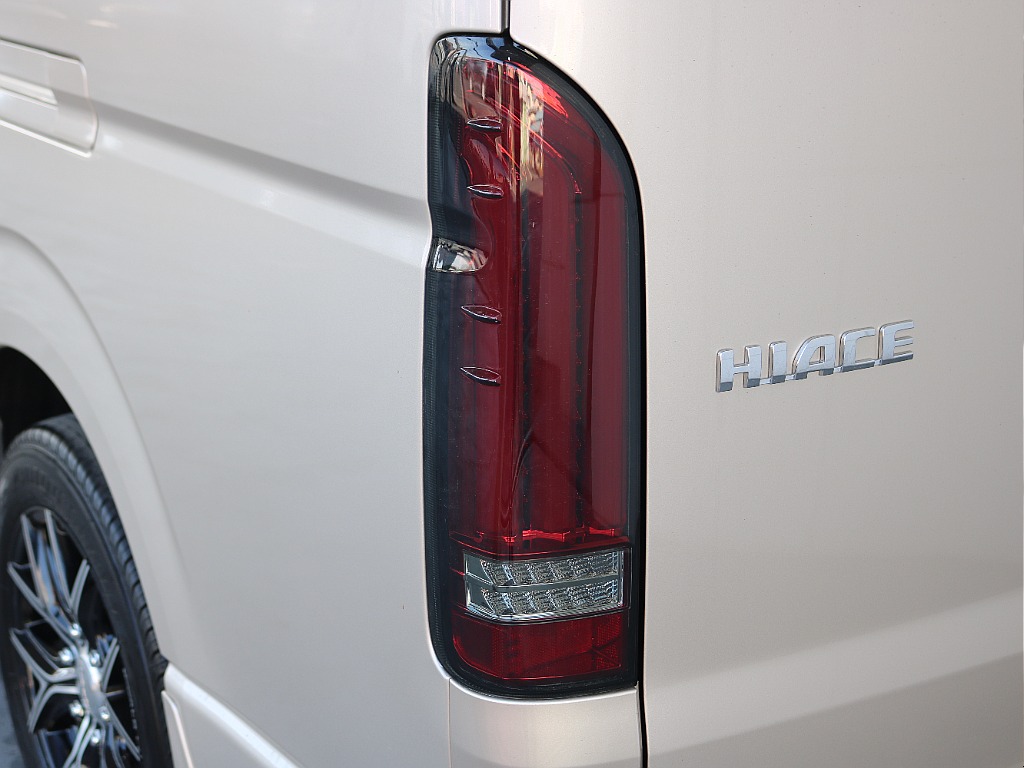 アルティメットLEDテールランプ装着済みでウィンカーは流れるシーケンシャルタイプになります☆☆