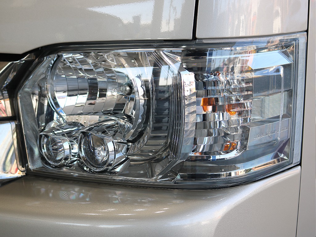 LEDヘッドランプになりますので夜間の運転も安心です♪♪