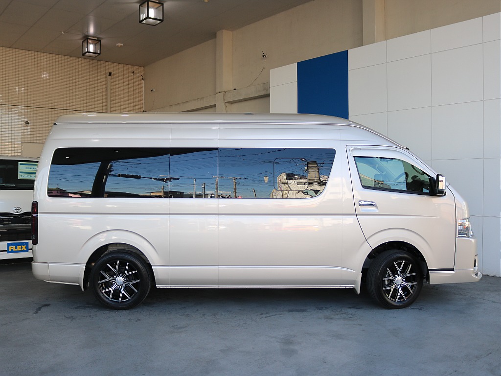 右側サイドガラスには小窓が付いております☆☆