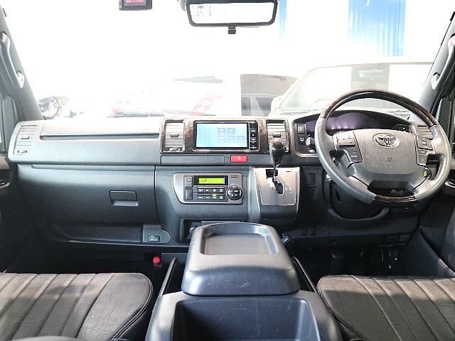 特別仕様車ダークプライムⅡなので高級感のある内装になっております♪♪