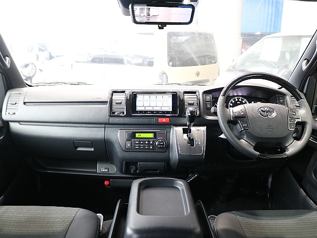 特別仕様車ダークプライムSなので高級感のある内装になっております♪♪