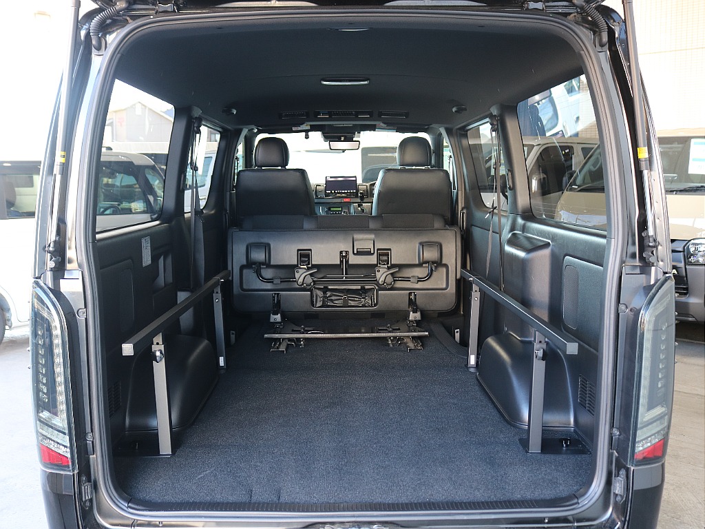 バン特有のラゲッジスペースがございます☆☆