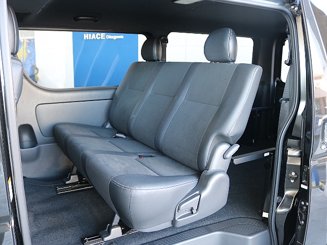 後席も同様のハーフレザーシートになります♪♪