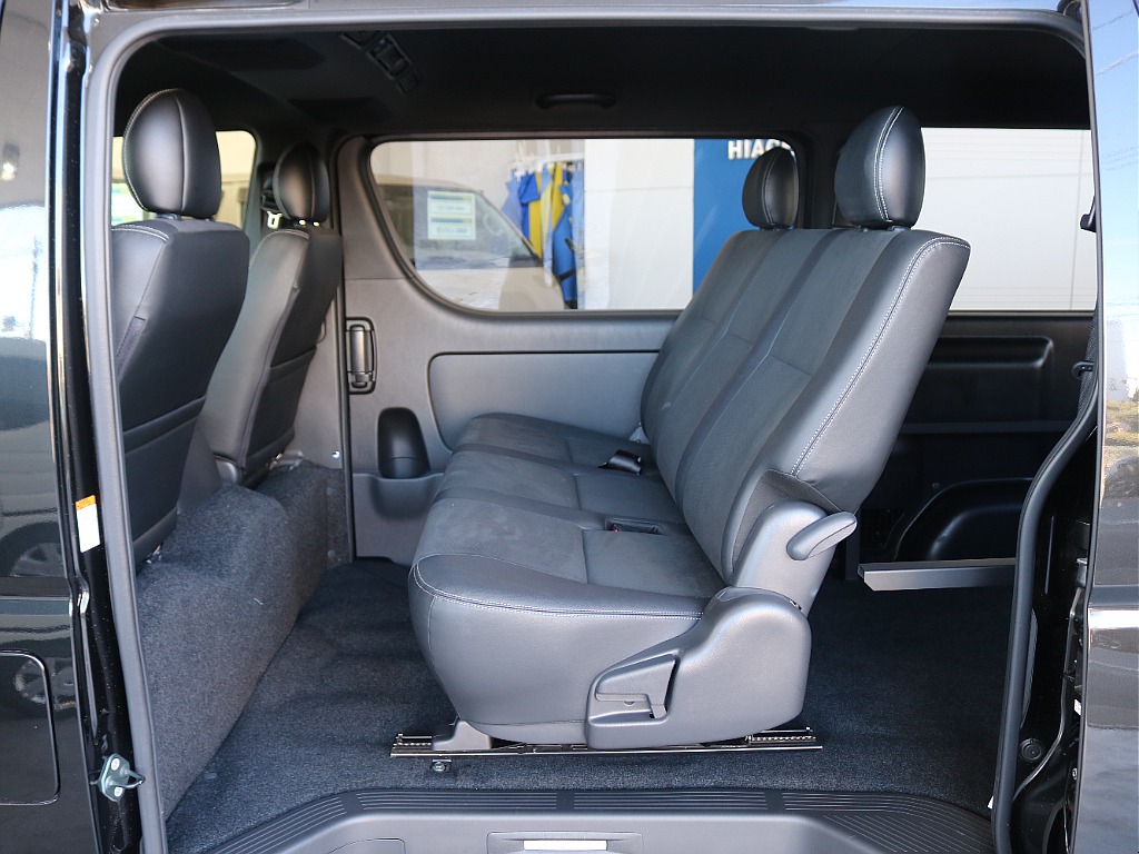セカンドシートは3人掛けになります☆☆