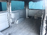 ハイエースならではの広々とした荷室になっています！