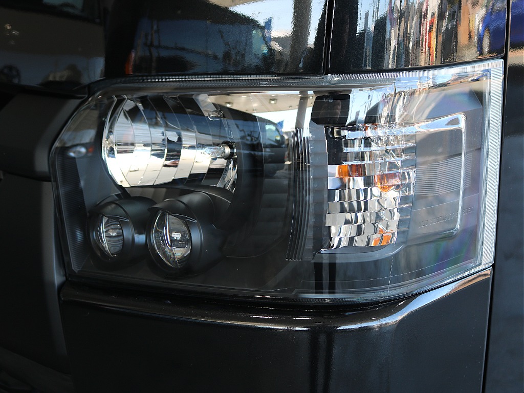 ヘッドライトインナーブラック施工済みです！LEDヘッドライトなので夜間の走行も安心です！