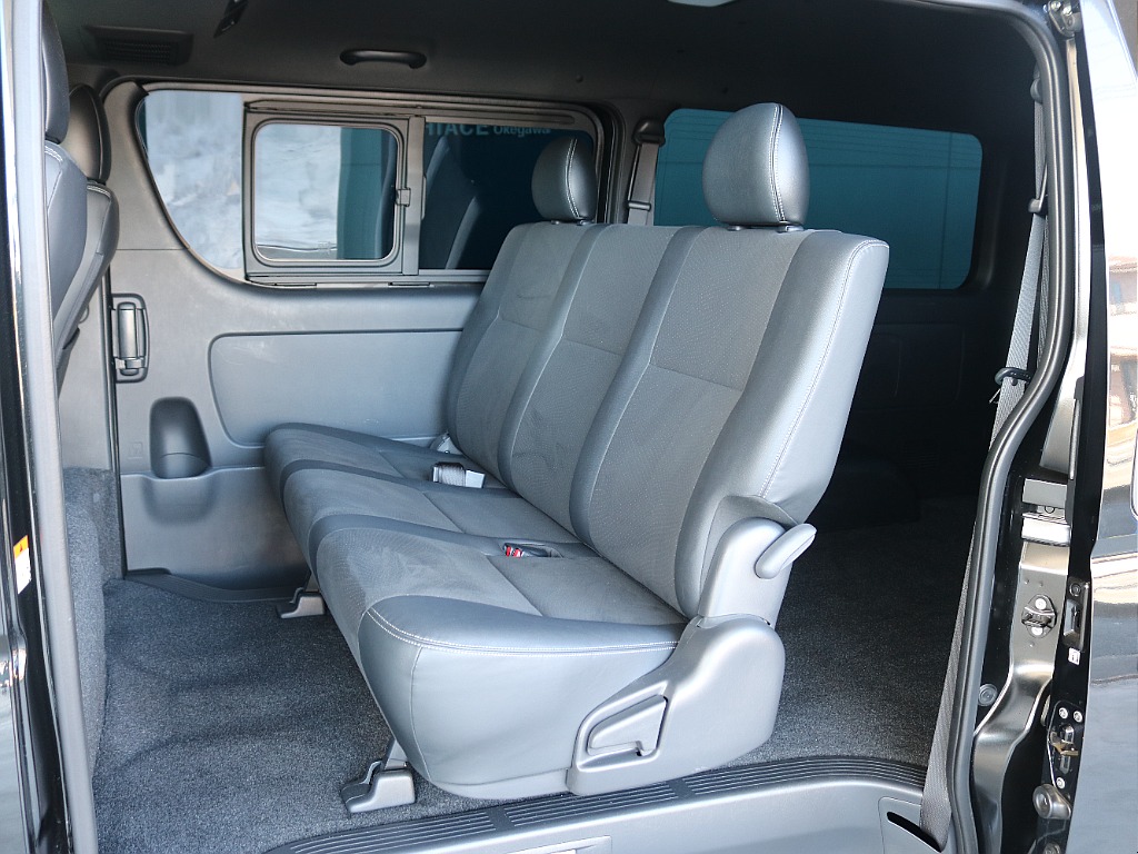 後席も同様のシートになっております♪♪