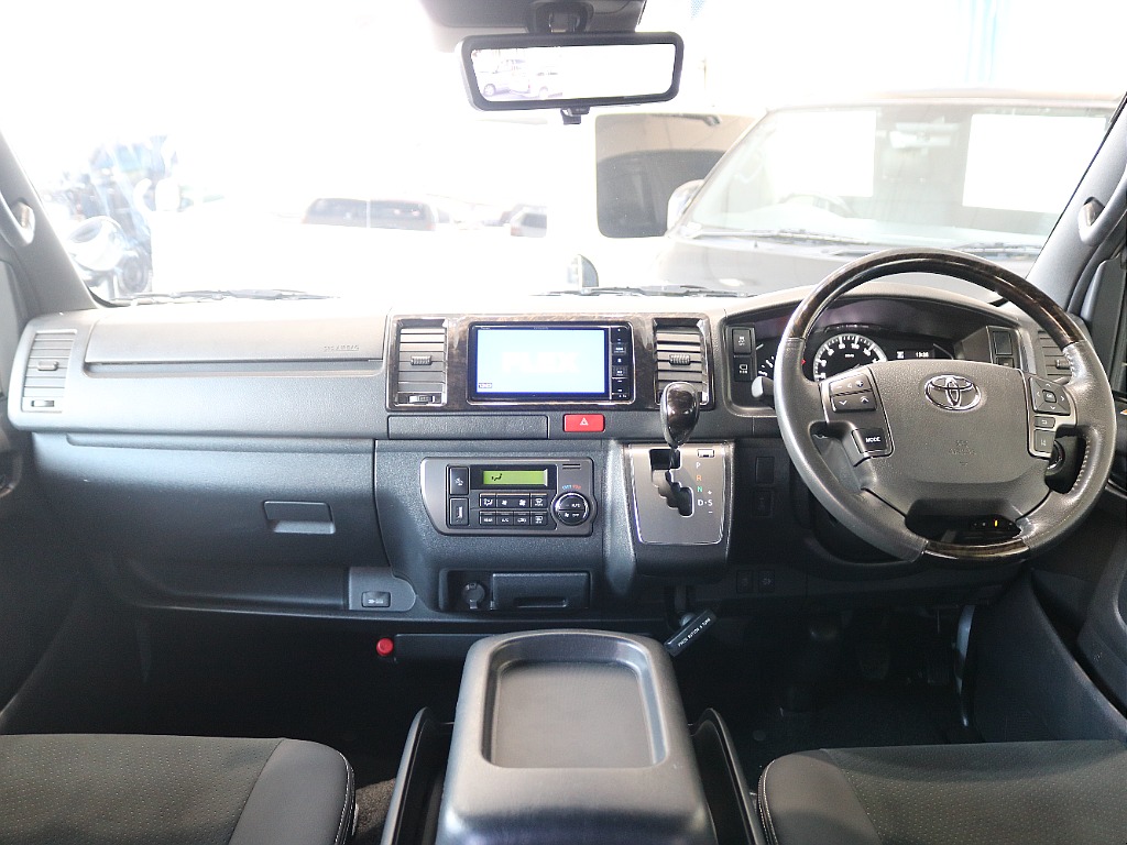 ダークプライムⅡになりますので高級感溢れる内装になっております♪♪