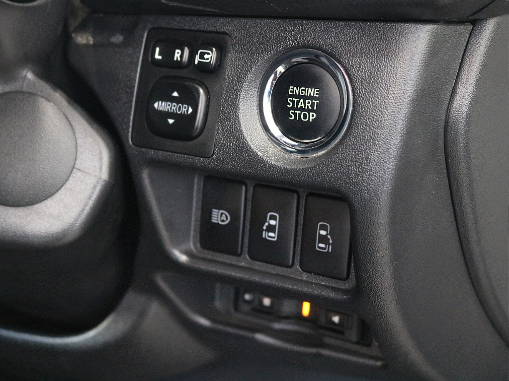 プッシュスタート付きなのでエンジン始動がスムーズに行えます☆☆