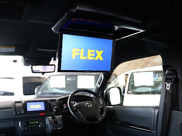 カロッツェリア10.2インチフリップダウンモニター装着済みで、後席の方も映像をお楽しみいただけます☆☆