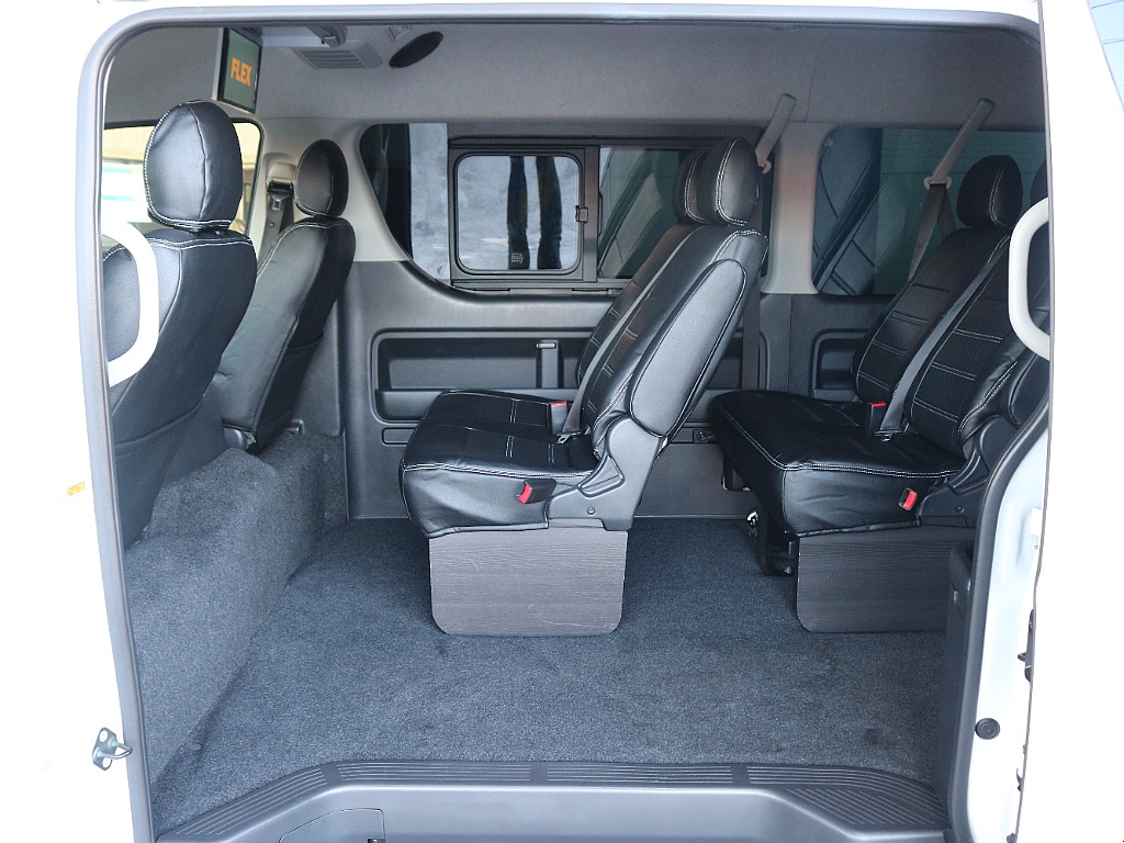 2・3列目にはサイドフットパネル装着済みです☆☆