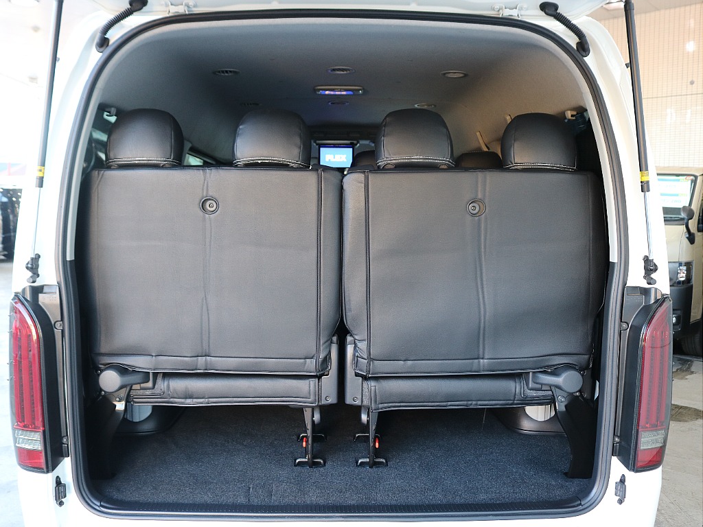 ４列目は４人掛けになります☆☆