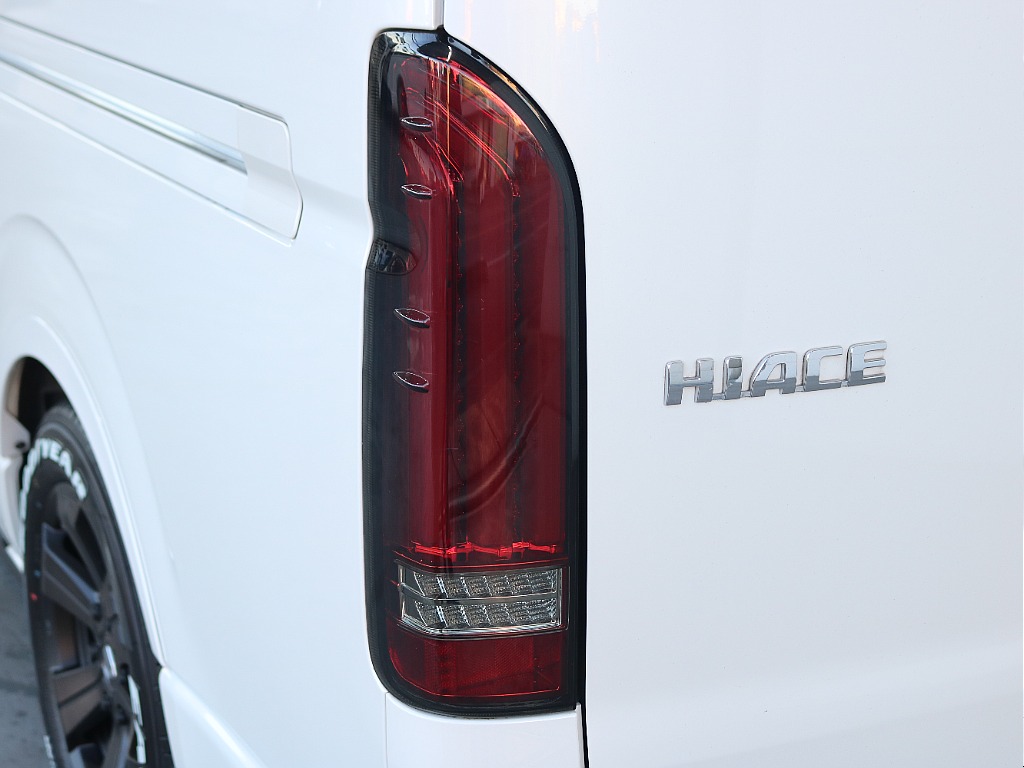 アルティメットLEDテールランプ装着済みでウィンカーは流れるシーケンシャルタイプになります☆☆