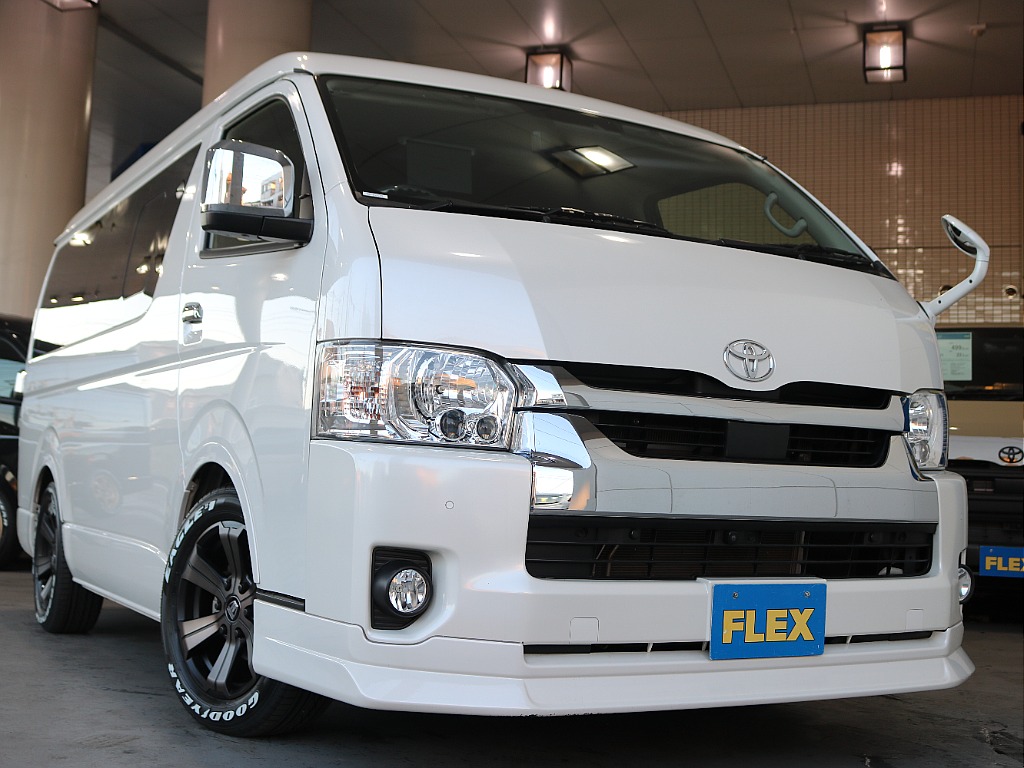 フロントスポイラーが装着されているので迫力のあるフロントフェイスになっております☆☆