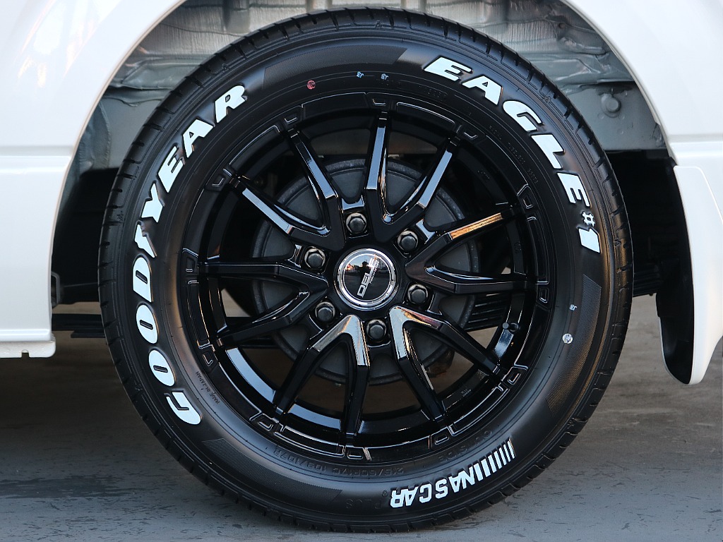delf06・17インチAWにナスカータイヤの組み合わせになっております♪♪