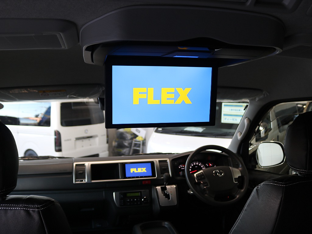 フリップダウンモニター装着済みですので後席の方も映像をお楽しみいただけます☆☆