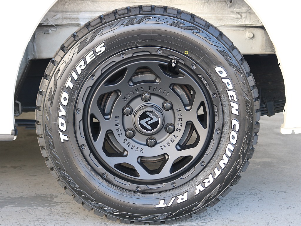 NT-1・16インチAWにTOYO・オープンカントリータイヤの組み合わせになります☆☆