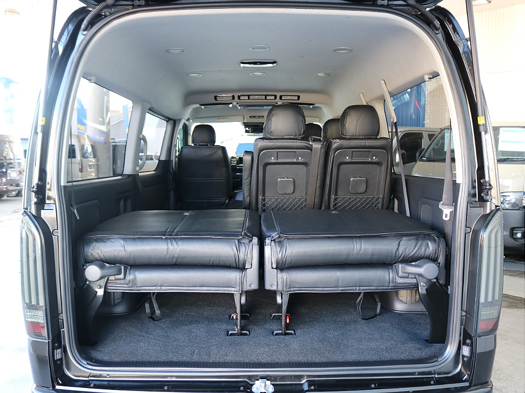 1番後ろのシートは様々なシートアレンジが可能です♪♪