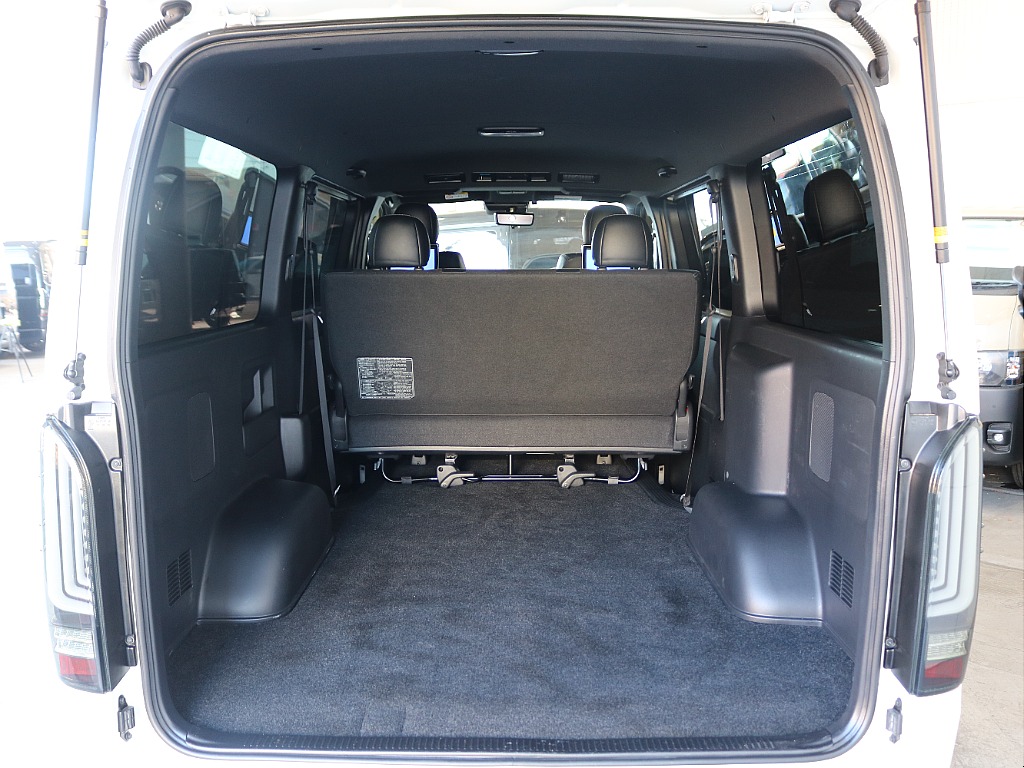 ハイエースならではの広い荷室なので、荷物をたくさん載せられます！
