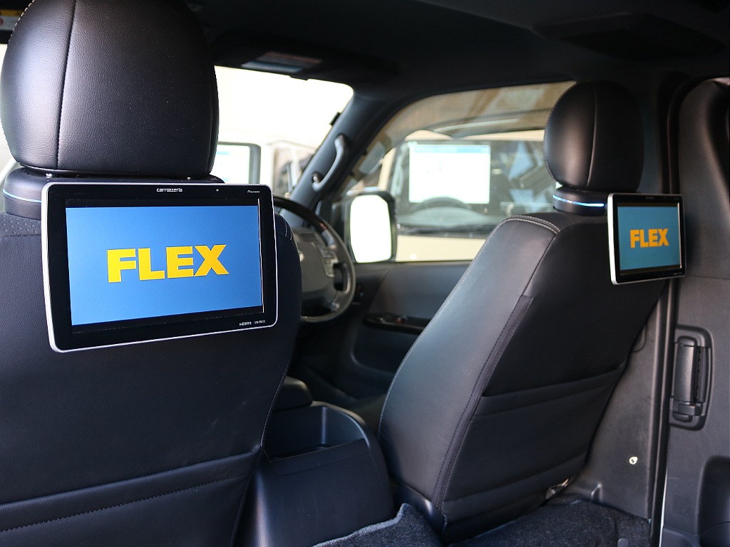 カロッツェリアのリアモニターが装着されており後席の方も映像を楽しめます！