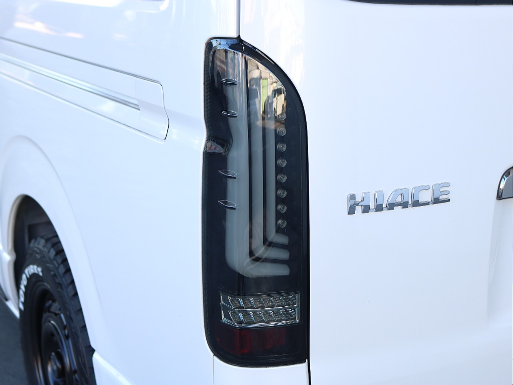 アルティメット2LEDテールランプが装着されており、ウインカーは流れるシーケンシャルタイプです！