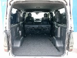 セカンドシート格納でさらに広々とした荷室になります！！