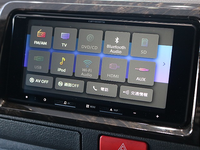 カロッツェリア7インチナビが装着されております！
