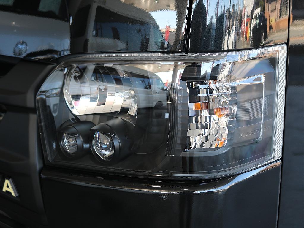 LEDヘッドランプ装着済みですので夜間の走行も安心です☆☆