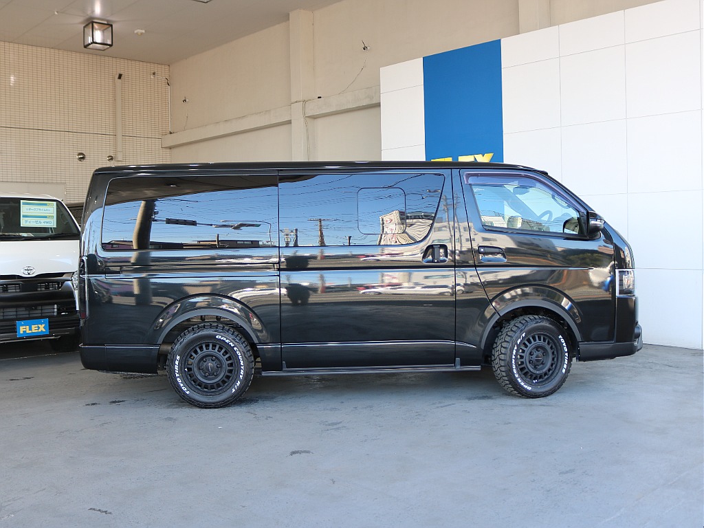 両側小窓付き手動スライドドアになっております♪♪