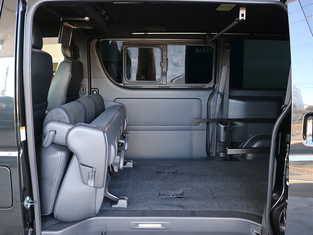 後席は跳ね上げが可能です♪♪