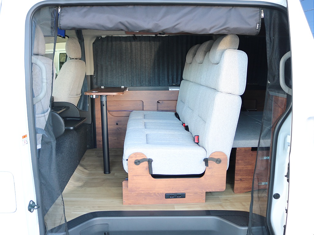 セカンドシートは3人掛けになります♪♪