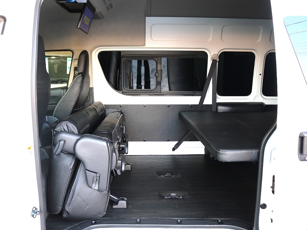 セカンドシートは跳ね上げ可能です♪♪