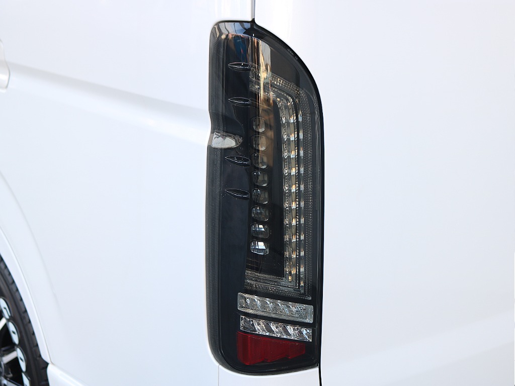 プレステージLEDテールランプ装着済みで、ウィンカーは流れるシーケンシャルタイプになります☆☆