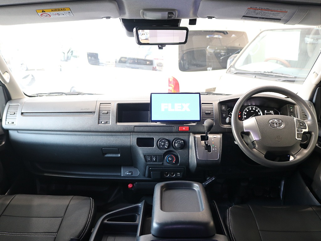 ワイドボディなので広々とした内装になっております☆☆