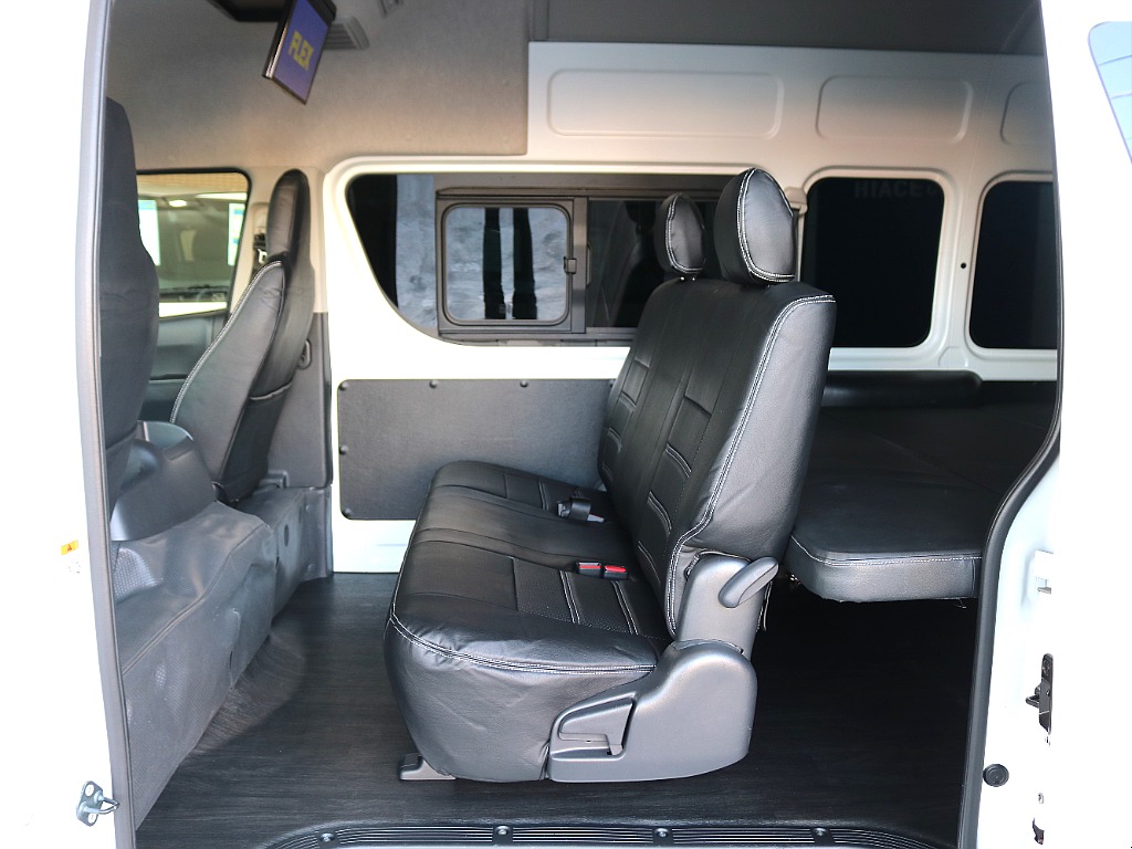 セカンドシートもシートカバー装着済みです☆☆