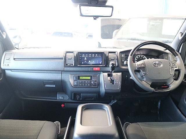 特別仕様車ダークプライムSなので高級感のある内装になっております♪♪