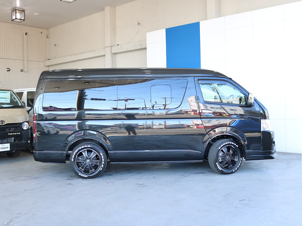 片側小窓付きパワースライドドアになっております♪♪