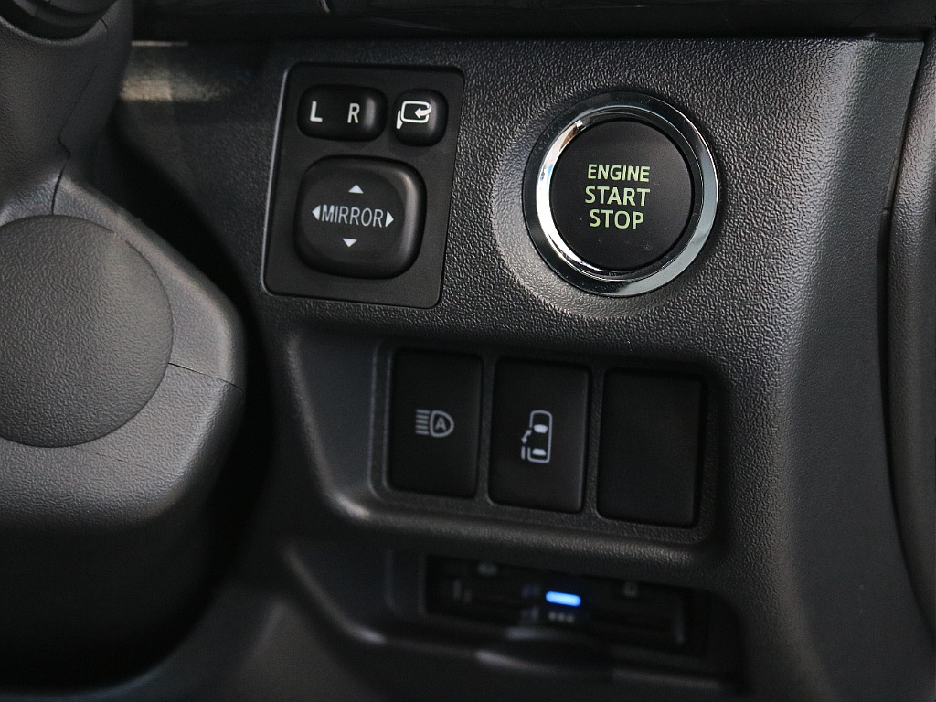 プッシュスタートなのでエンジン始動も楽々です☆☆