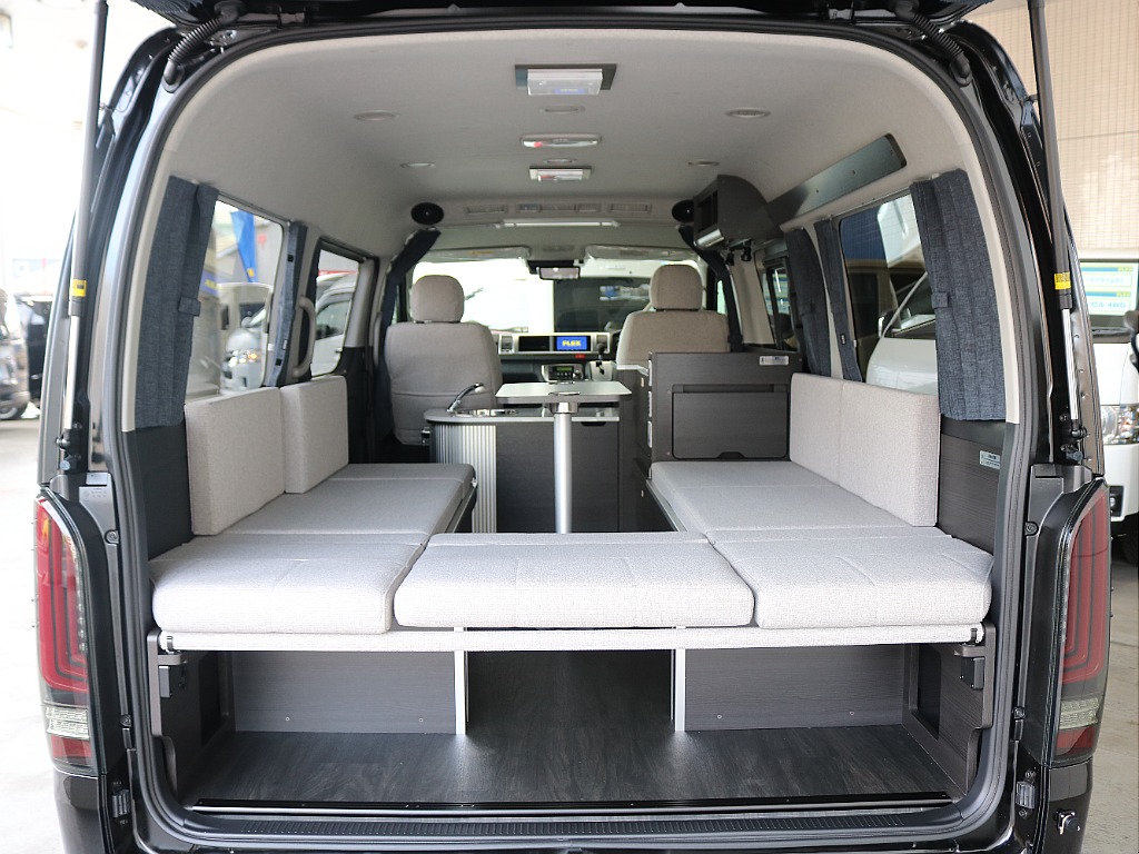 広々とした車内空間になります☆☆