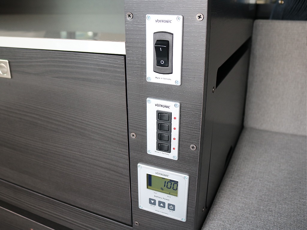 キャンピング装備のスイッチ類になります♪♪