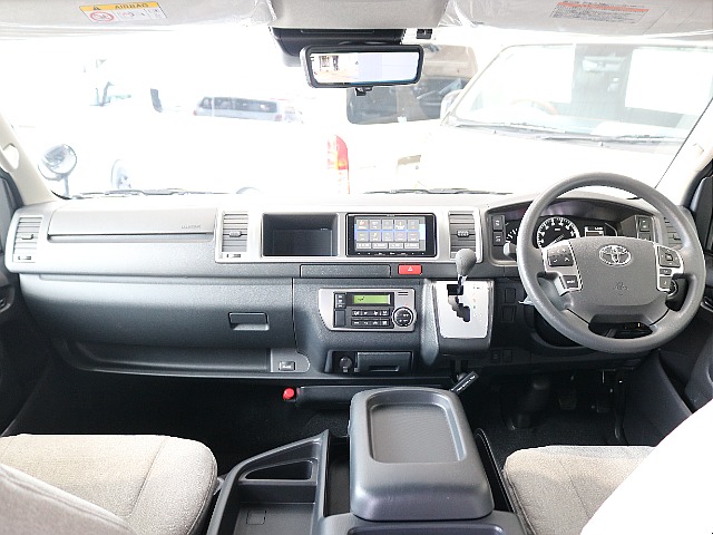 ワイドボディなので広々とした内装になっております♪♪