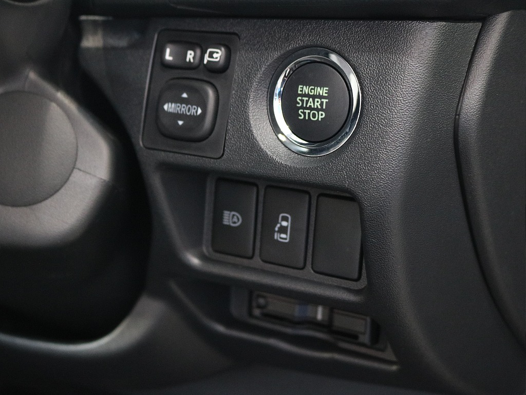 プッシュスタート付きなのでエンジン始動も楽々です♪♪