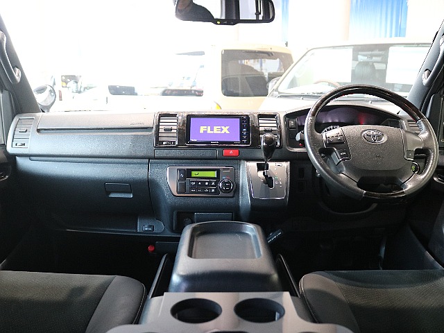 特別仕様車ダークプライムⅡなので高級感のある内装になっております☆☆